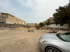 A plot of land for sale, residential and investment, with the possibility of converting it to commer