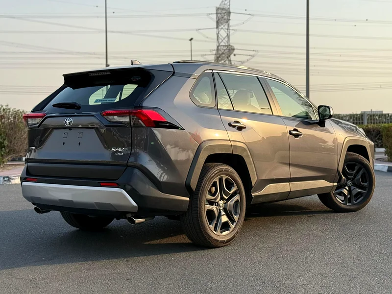 Toyota rav4 adventure gcc specs under warranty full history service original paint63699051853827114