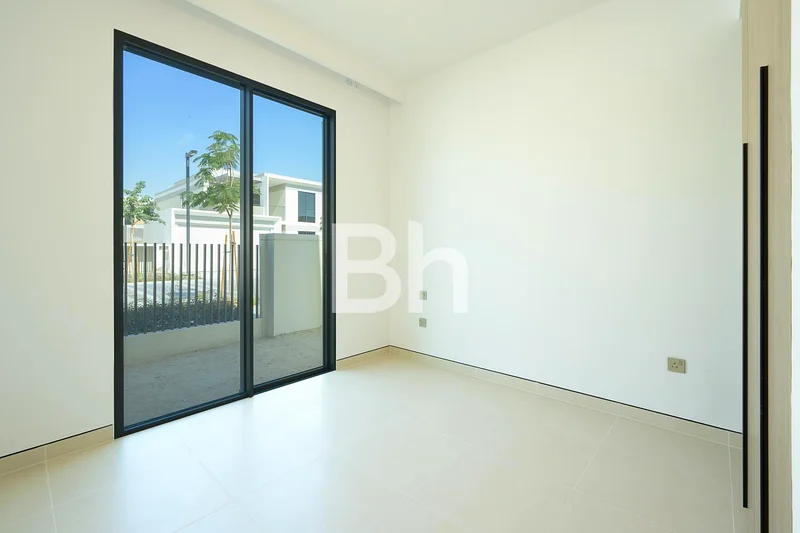 Park views | Open Kitchen | Close to Amenities63930886484866113