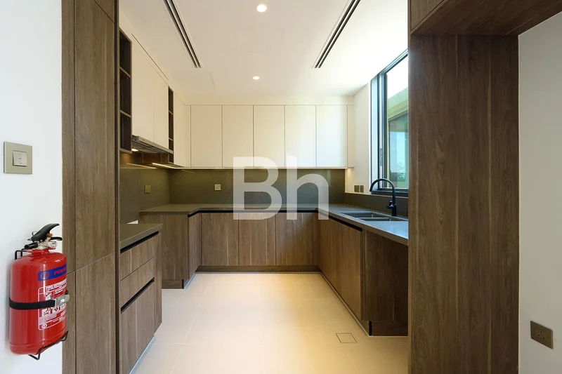Park views | Open Kitchen | Close to Amenities63930886484866112