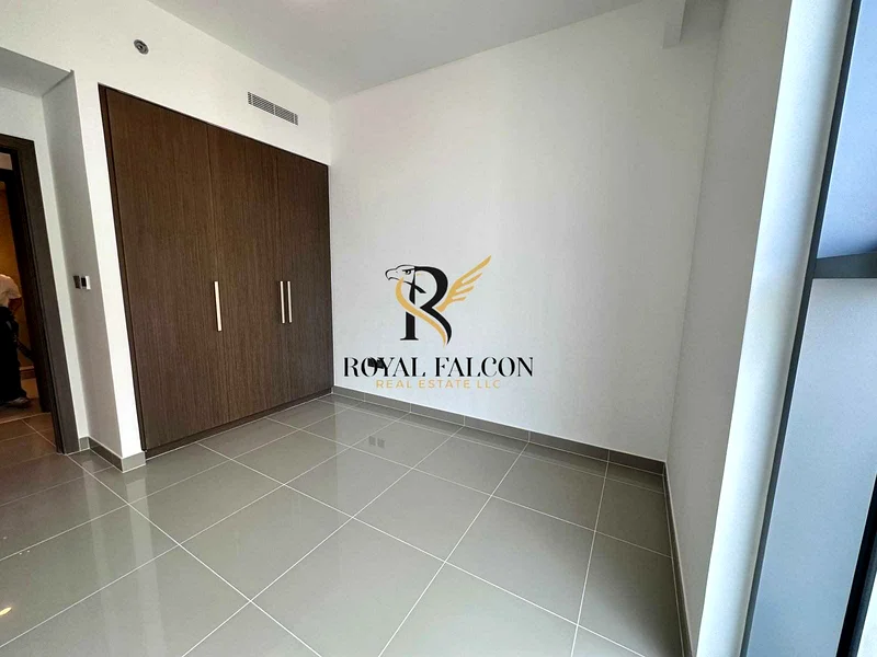 الطابق العالي | شاغرة عند النقل | إطلالة بحرية جزئية64024949771265114