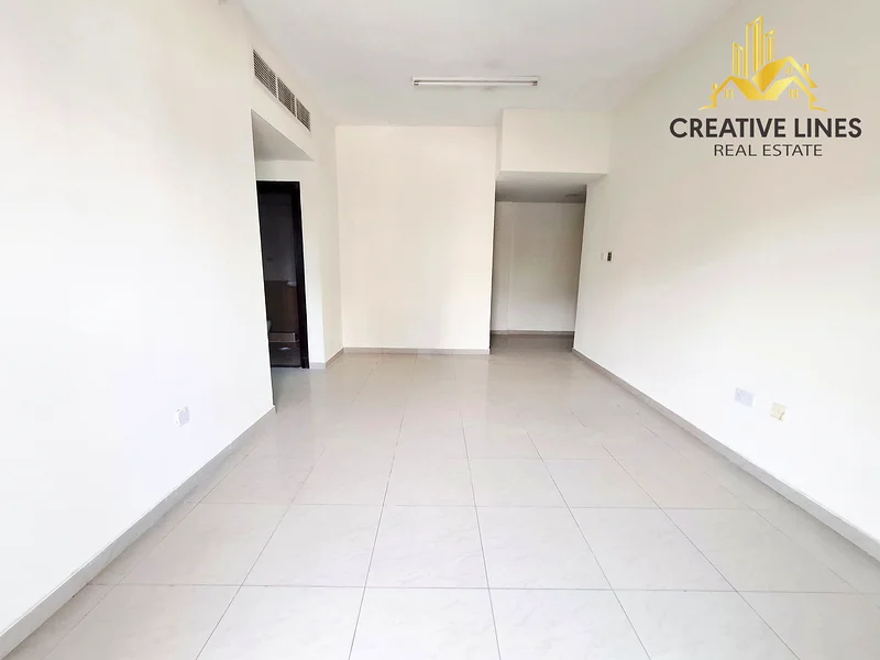 شقة من غرفتي نوم متاحة أمام موقف حافلات RTA للعزاب والموظفين63756975298434111