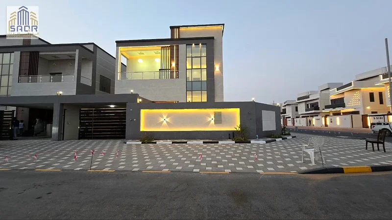 Corner villa on two streets, ready for occupancy, all inclusive / freehold / no annual service fees63911511022082111