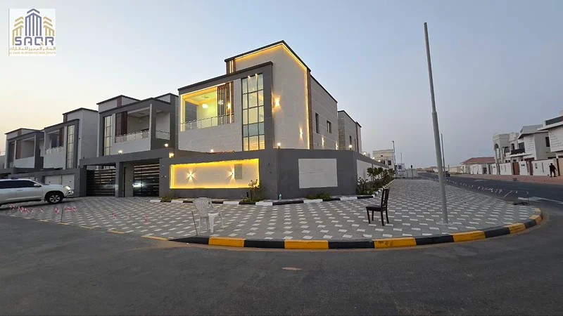 Corner villa on two streets, ready for occupancy, all inclusive / freehold / no annual service fees63911511022082110