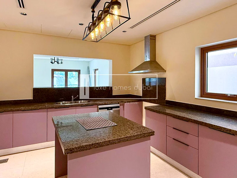 Corner Unit | Upgraded 3BR+Maid Villa | Vacant63762121670147114