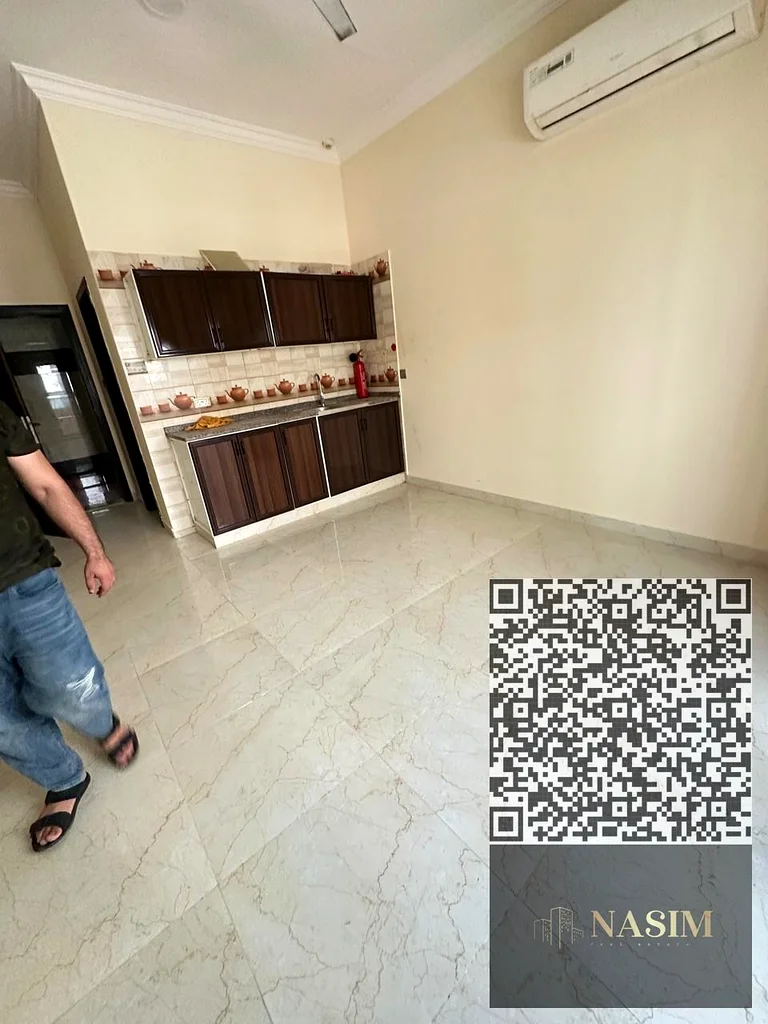 استوديو سنوي مع شرف في المويهات 2 على مخرج دبي63715573592835112