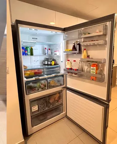 Siemens Bottom Freezer Refrigerator KG86NAI31M