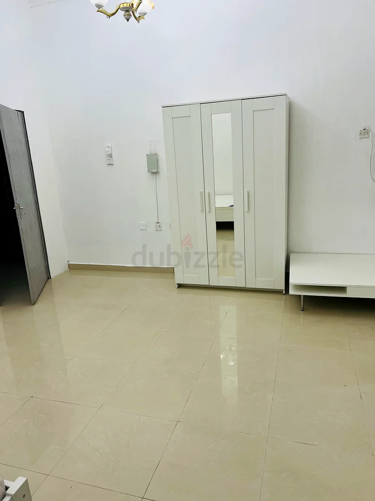 غرفة مفروشة بالكامل متاحة للإيجار في المريدف63796471816705110