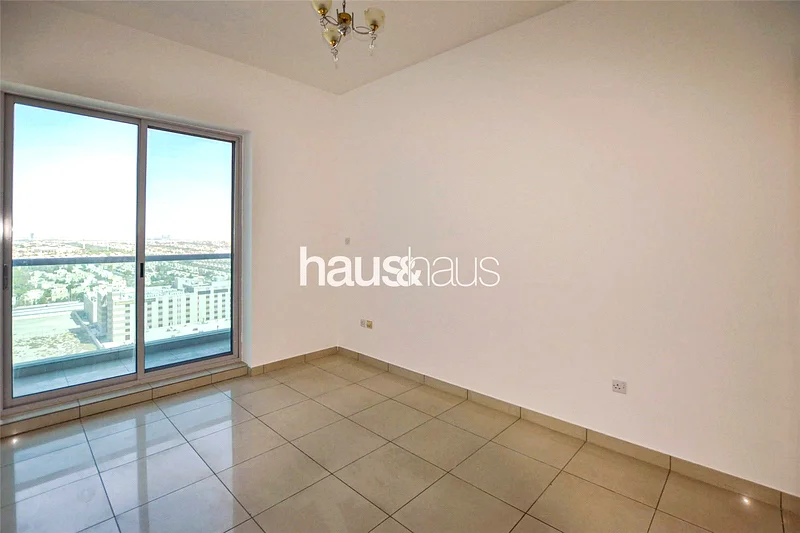 Unfurnished | Large Unit | Stunning Views | Vacant63748661596675114