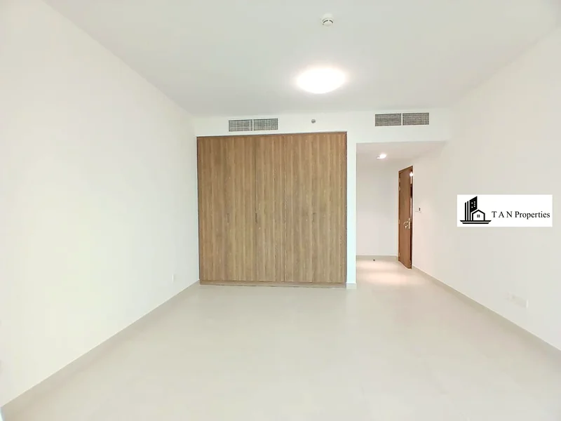 شقة من غرفة نوم واحدة بدون تبريد مع إطلالة على شارع الشيخ زايد | موقع متميز63745274861571110