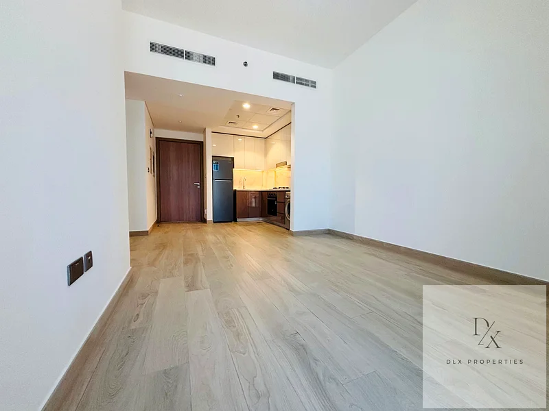 ركن | واسع | بدون تبريد مركزي63803743406210112