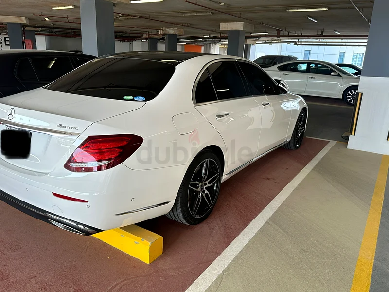 Mercedes Benz E400 4Matic | Full Optional | AMG Rims | Panoramic Sunroof | Excellent Condition63699044088194112