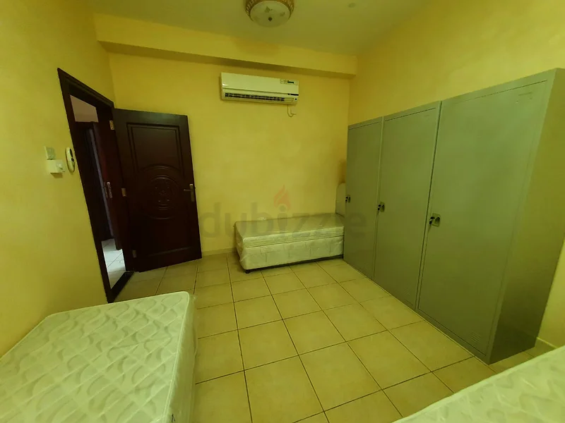 مساحة سرير للرجال التنفيذيين متاحة في بر دبي63796993427331111