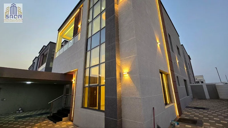 Corner villa on two streets, ready for occupancy, all inclusive / freehold / no annual service fees63911511022082114