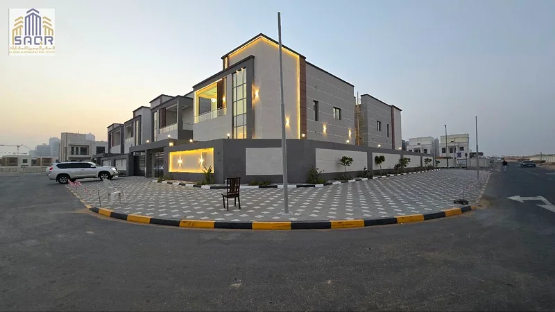 Corner villa on two streets, ready for occupancy, all inclusive / freehold / no annual service fees63911511022082112
