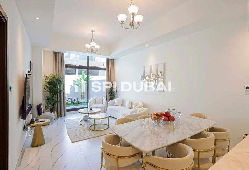 Spacious 4-BR Townhouse I Prime Location63747810439811110