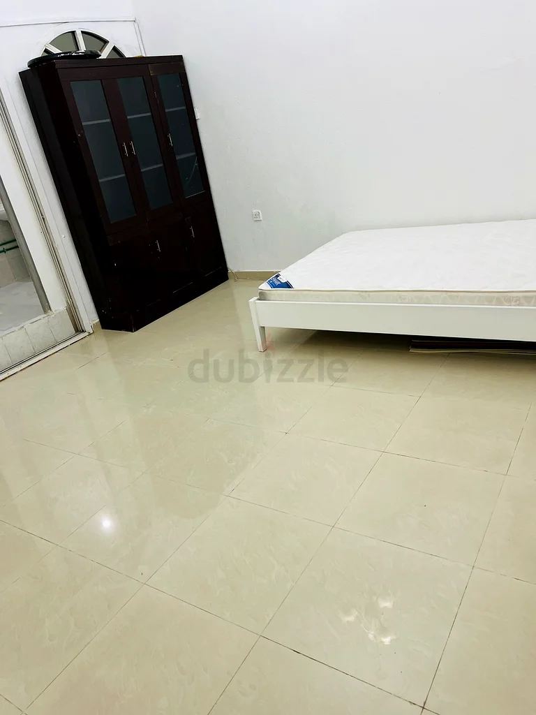 غرفة مفروشة بالكامل متاحة للإيجار في المريدف63796471816705112