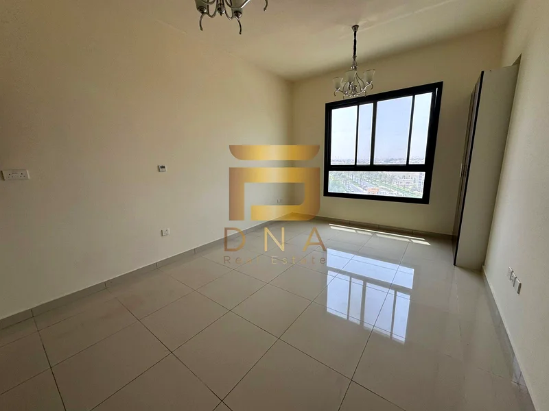 شقة متوسطة الطابق، محفوظة جيدًا، بدون شرفة63731364757505113