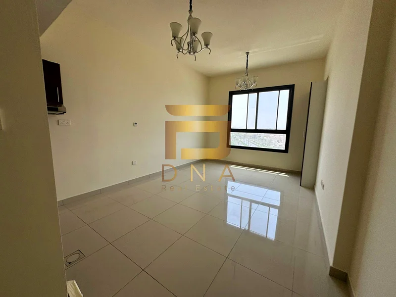 شقة متوسطة الطابق، محفوظة جيدًا، بدون شرفة63731364757505111