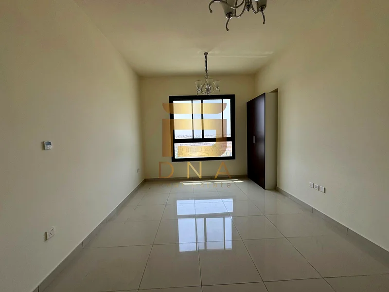 شقة متوسطة الطابق، محفوظة جيدًا، بدون شرفة63731364757505112