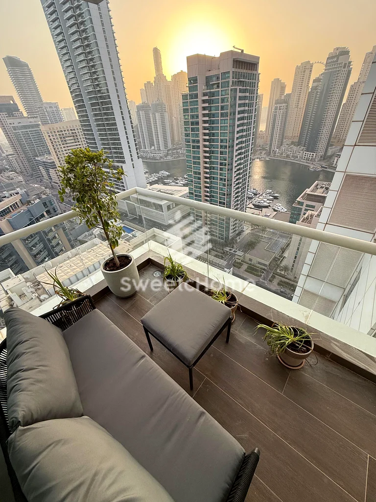 شقة فاخرة مكونة من غرفتي نوم ومُجددة بالكامل ومفروشة | برج لا ريفييرا، مارينا دبي64036191650819111