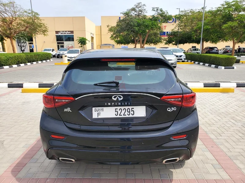 إنفينيتي Q30 بمواصفات كاملة - للسيدات63699029649281111