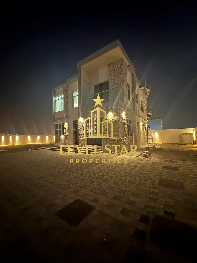 فيلا جديدة بالكامل للإيجار في الف أثيابة، 5 غرف نوم بالإضافة إلى غرفة خادمة63725079732353110