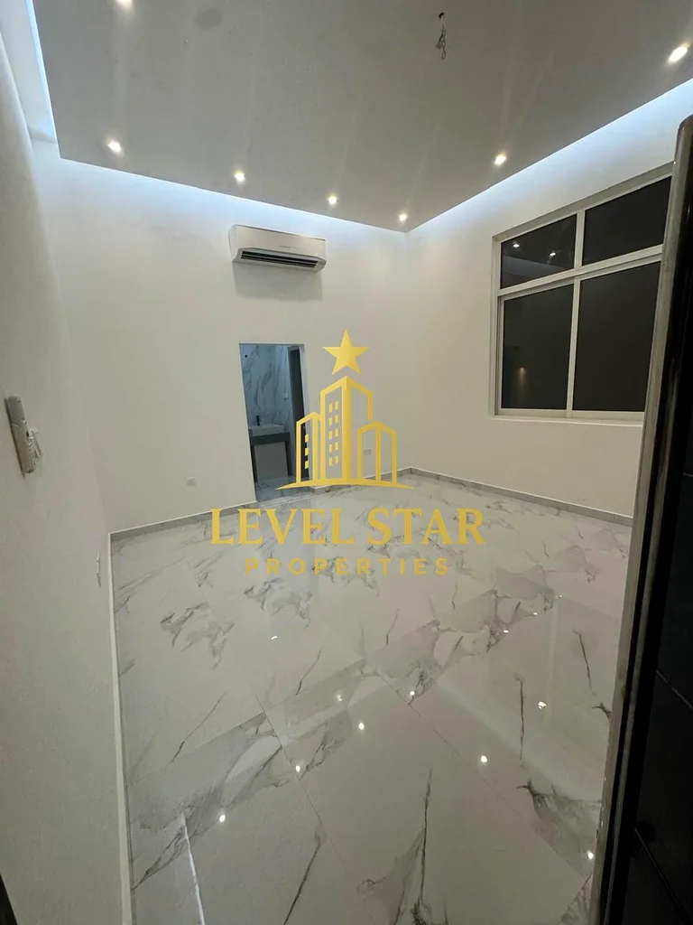 فيلا جديدة بالكامل للإيجار في الف أثيابة، 5 غرف نوم بالإضافة إلى غرفة خادمة63725079732353112