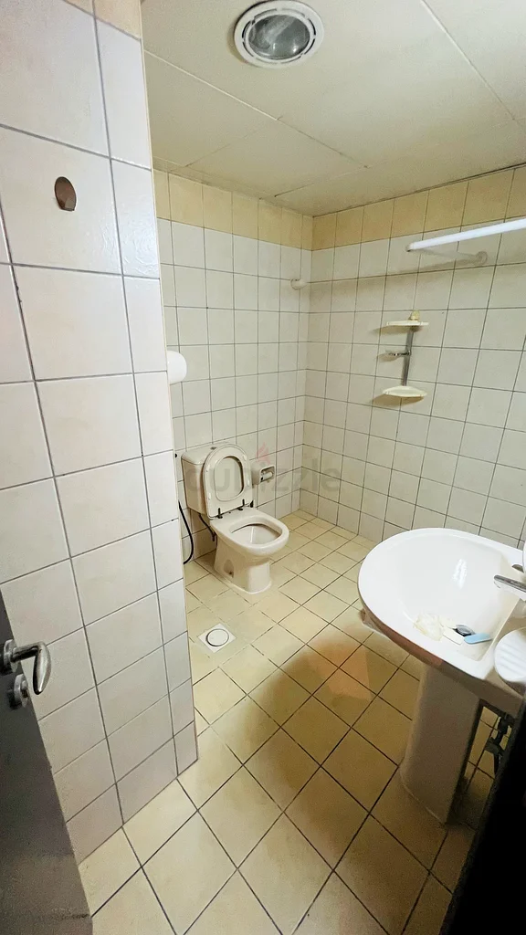 Partition room available in al Qusais 163796893974531111