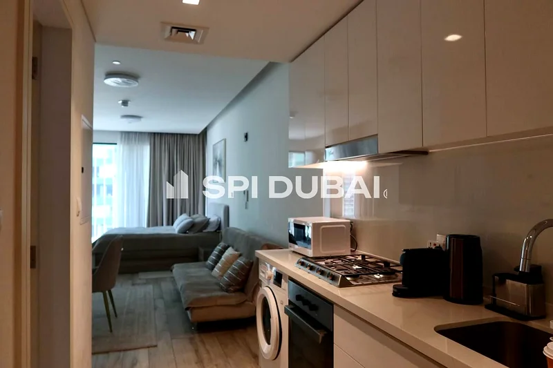موقع متميز | طابق متوسط | تشطيبات فاخرة63798615367426113