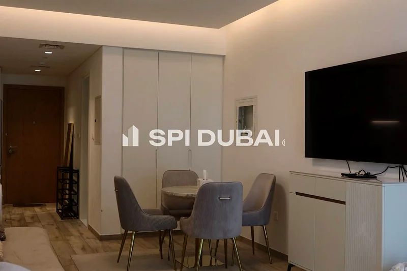 موقع متميز | طابق متوسط | تشطيبات فاخرة63798615367426114