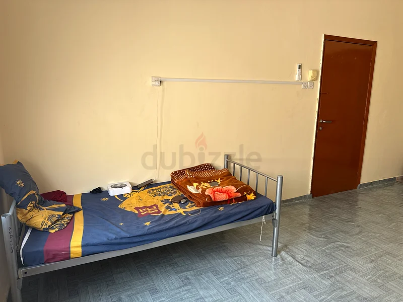 سرير فاخر واسع مع موقف سيارات63797699382017112