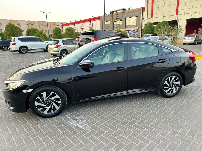 Honda Civic Model 2018 GCC Full Option Original Paint No Accident very good condition63699033452546113