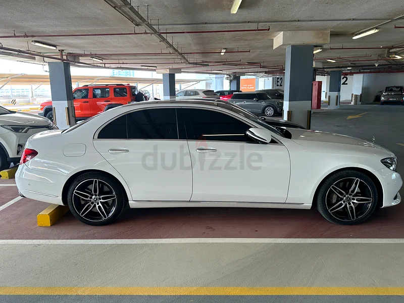 Mercedes Benz E400 4Matic | Full Optional | AMG Rims | Panoramic Sunroof | Excellent Condition63699044088194114