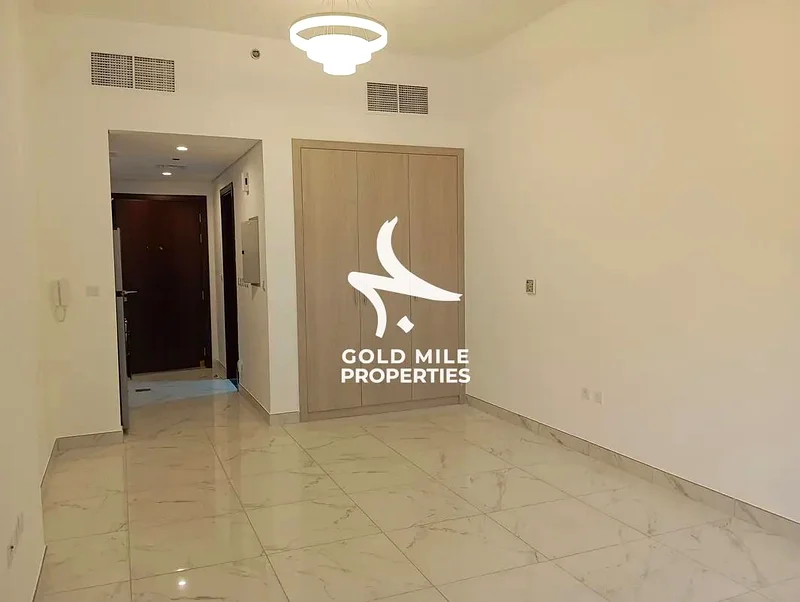 شقة بتصميم شبه مفروش - تخطيط واسع - موقع متميز63782417938819111