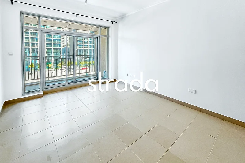 Upgraded | Vacant | Prime Location63769736402433112
