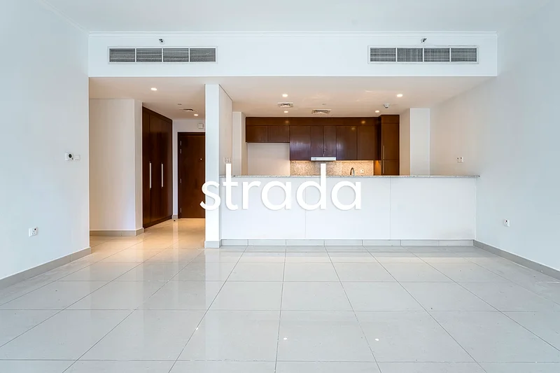 Park View | Spacious Unit | October63754624992770111