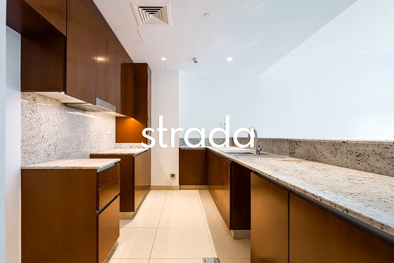 Park View | Spacious Unit | October63754624992770110