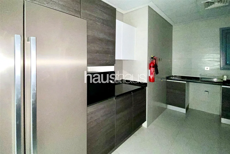 Unfurnished | Spacious Layout | Modern63769240441218114