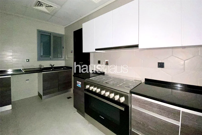 Unfurnished | Spacious Layout | Modern63769240441218113