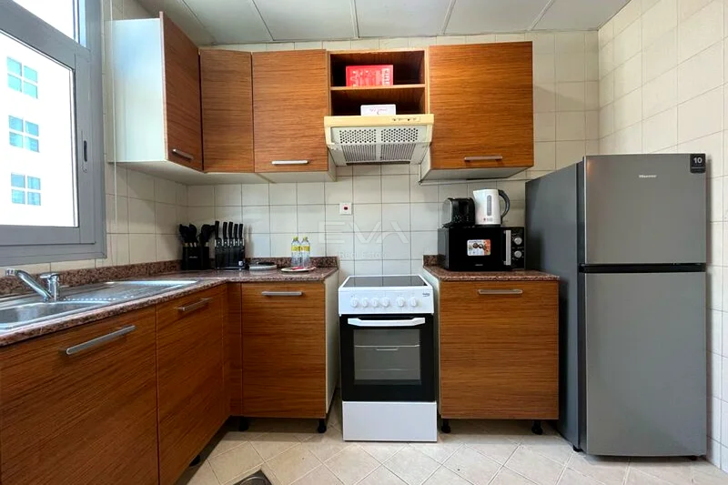 شاغرة | مفروشة بالكامل | مطبخ مغلق64038318322818113