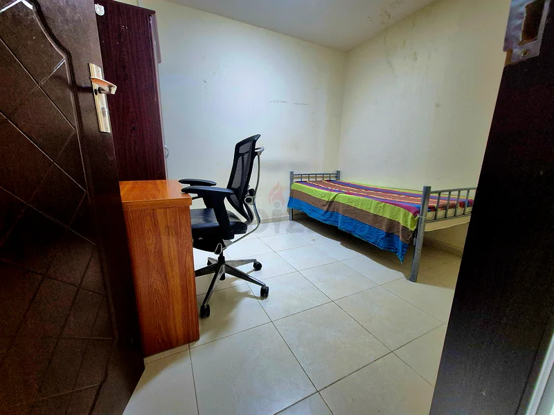 Single used closed partition in Al Nahda 1 WiFi,Dewa with fully furnished kitchen included.63796791766402111