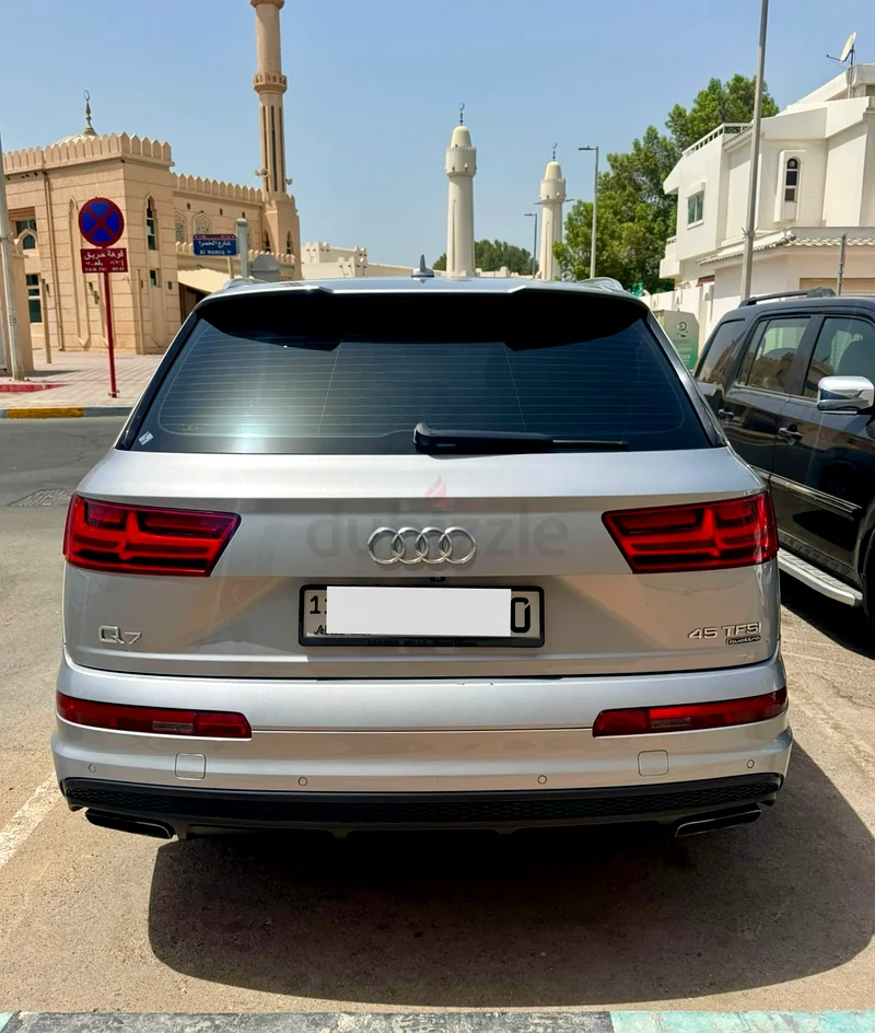 Audi Q7 S-Line Quattro V663699036801795111