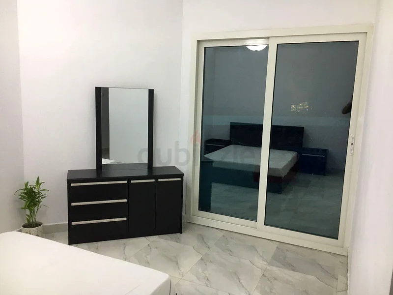 غرفة نوم رئيسية مفروشة للسيدات فقط63797193416451111