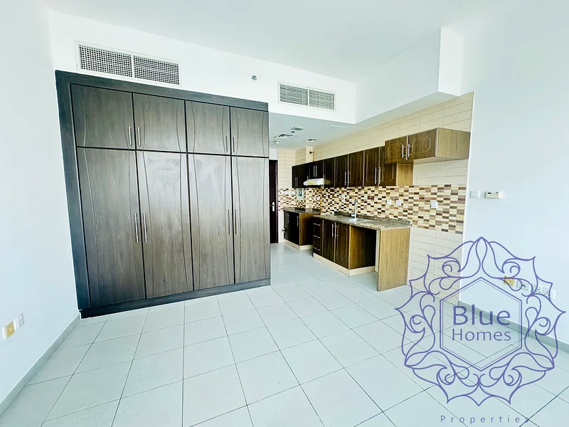 استوديو كبير مع مواقف سيارات بسعر 55 ألف63727478322946110