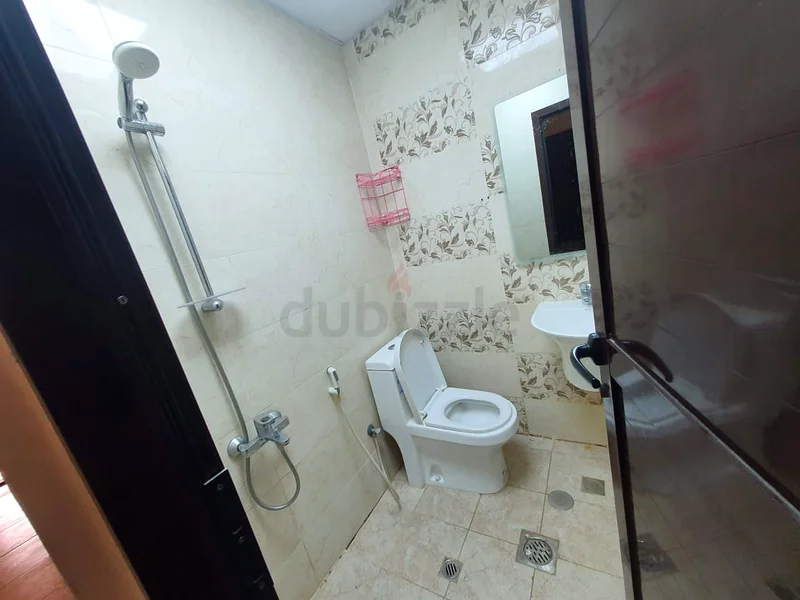 مساحة سرير للرجال التنفيذيين متاحة في بر دبي63796993427331112