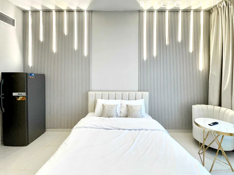 Lux Studio | Bills + Free Metro Shuttle | 12 Cheques63724696413314111