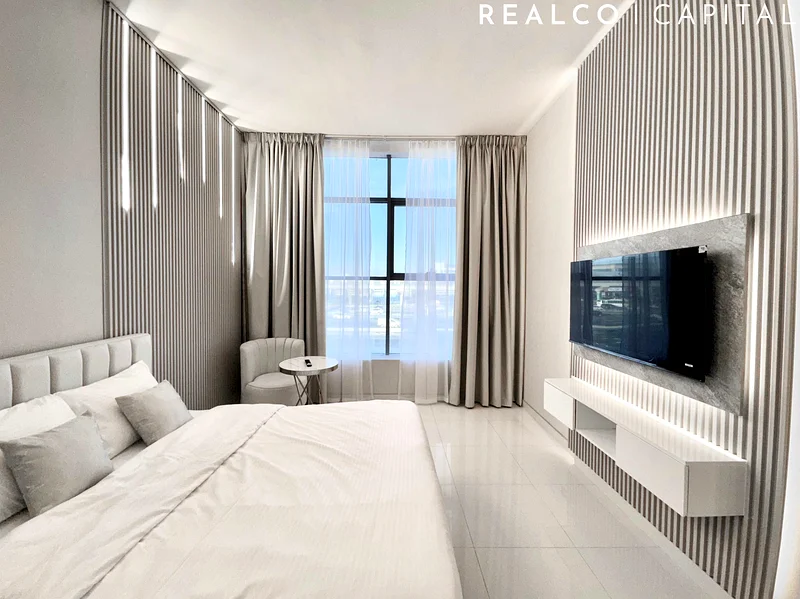 Lux Studio | Bills + Free Metro Shuttle | 12 Cheques63724696413314110