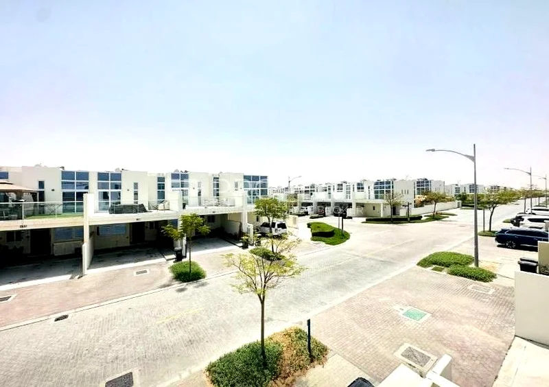 Fully Furnished | Luxurious TH 3BR | Stunning View64003719318913112