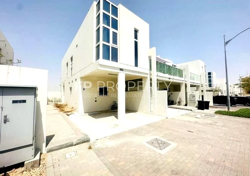Fully Furnished | Luxurious TH 3BR | Stunning View64003719318913110